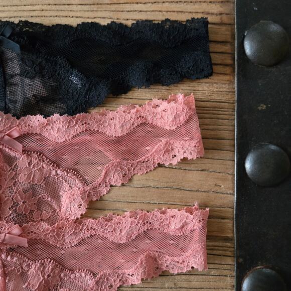 Victoria's Secret Dream Angels Lace, Mesh and Smooth Thong Bundle Sz M New 3pc - Picture 2 of 5